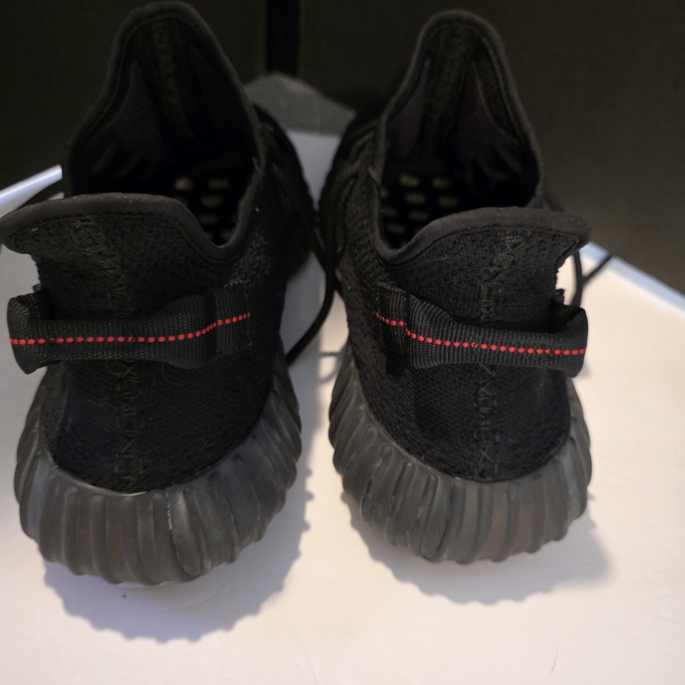 Black Yeezy Boost 350 V2 Sneakers Great Shape Check Pics Make An Offer No Box - Picture 2 of 6